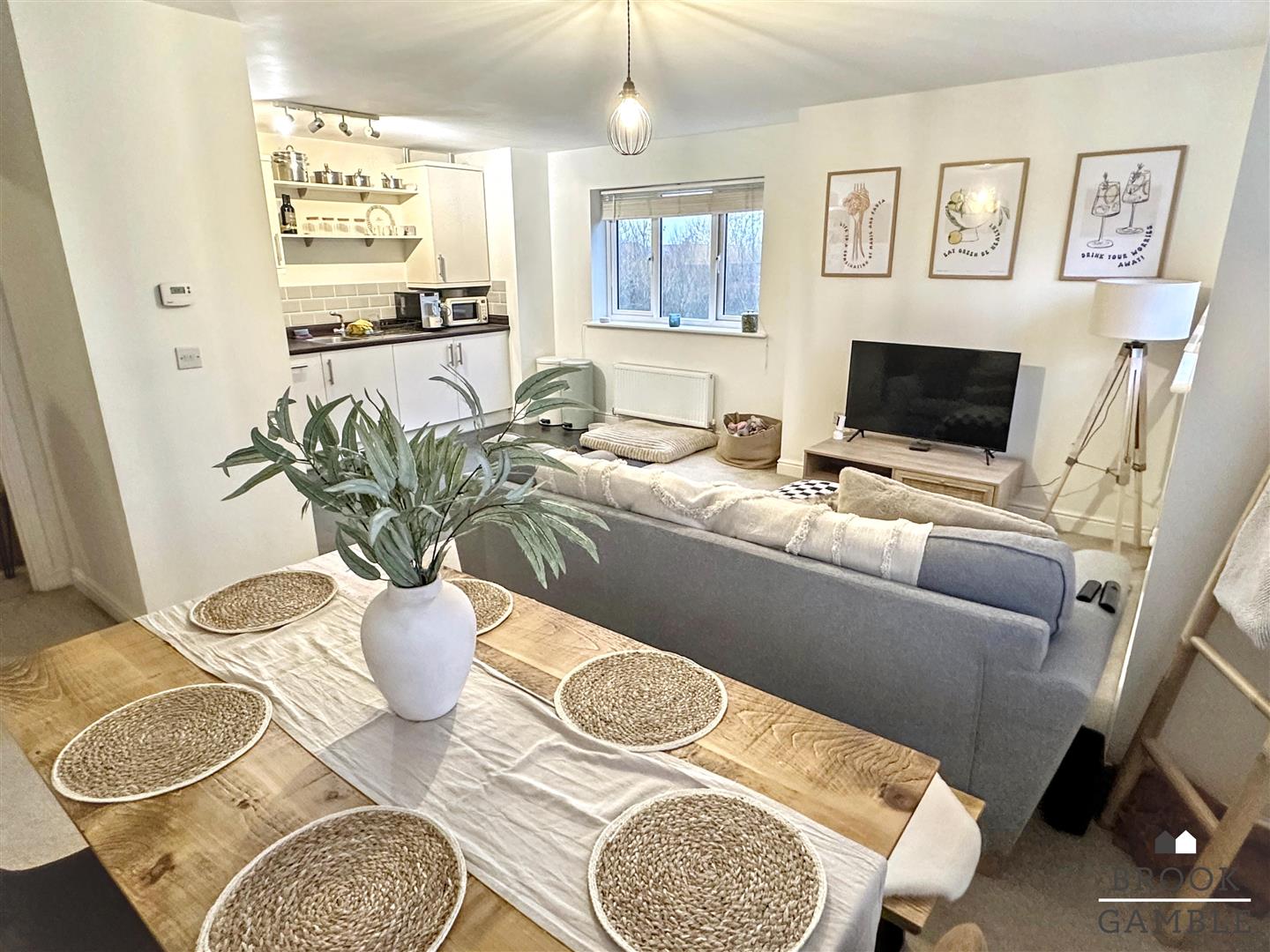 2 Bedroom Flat. Kensington Way in Polegate,  2